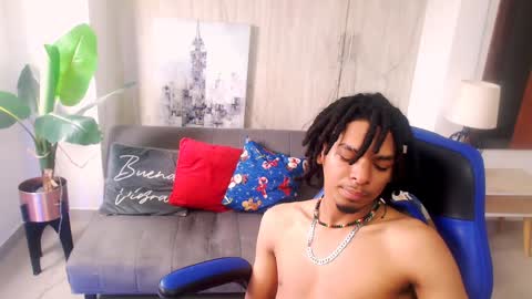 Snapshot of black_dreadlocks chatting on December 11, 3:47 pm Black online show from December 11, 3:47 pm