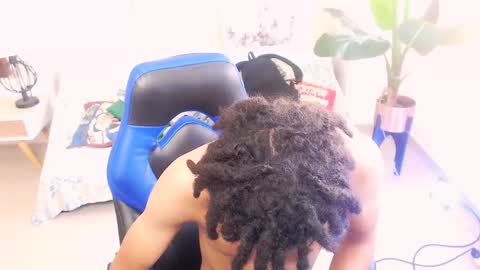 Snapshot of black_dreadlocks chatting on December 12, 12:33 pm Black online show from December 12, 12:33 pm