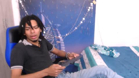 Snapshot of black_dreadlocks chatting on December 23, 11:57 am Black online show from December 23, 11:57 am