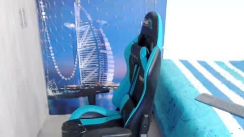 Snapshot of black_dreadlocks chatting on January 3, 12:08 pm Black online show from January 3, 12:08 pm