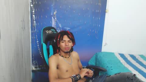 Snapshot of black_dreadlocks chatting on January 4, 12:05 pm Black online show from January 4, 12:05 pm
