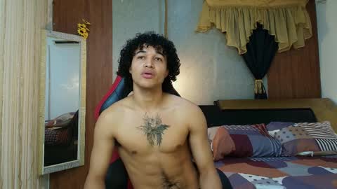 black_king_241 online show from April 2, 11:24 pm