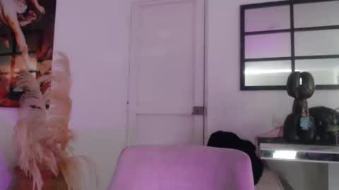 luisa  online show from October 25, 3:18 pm