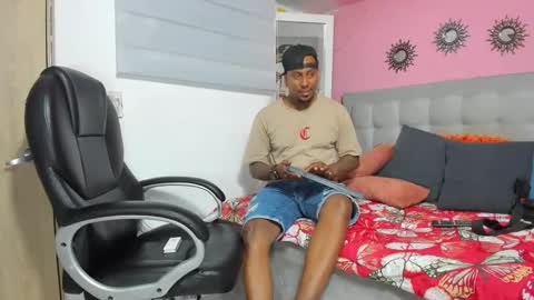 Snapshot of black_men22_ chatting on June 9, 8:31 pm B L A C K M E N online show from June 9, 8:31 pm
