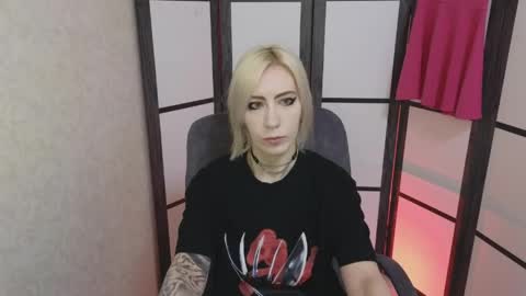 Snapshot of black_orchides chatting on June 2, 8:27 am Emily online show from June 2, 8:27 am