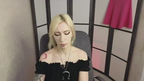 Snapshot of black_orchides chatting on June 11, 8:23 am Emily online show from June 11, 8:23 am