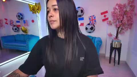 Snapshot of black_roseee chatting on June 14, 11:23 am Rousse online show from June 14, 11:23 am