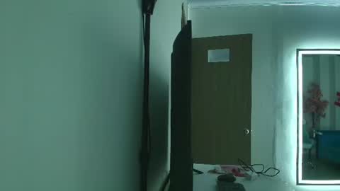 Snapshot of black_roseee chatting on June 16, 3:42 am Rousse online show from June 16, 3:42 am