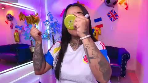 Snapshot of black_roseee chatting on June 17, 7:37 pm Rousse online show from June 17, 7:37 pm