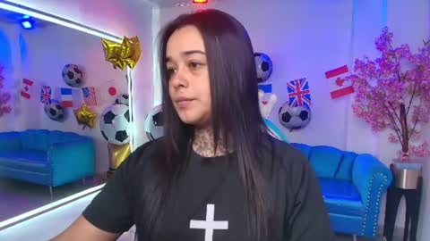 Snapshot of black_roseee chatting on June 26, 3:44 am Rousse online show from June 26, 3:44 am
