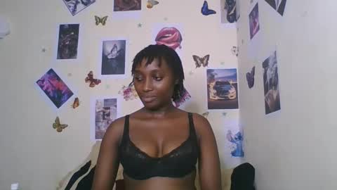 Snapshot of black_rosey chatting on January 18, 3:21 am veraa online show from January 18, 3:21 am