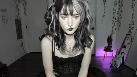 Ella online show from January 14, 1:11 am