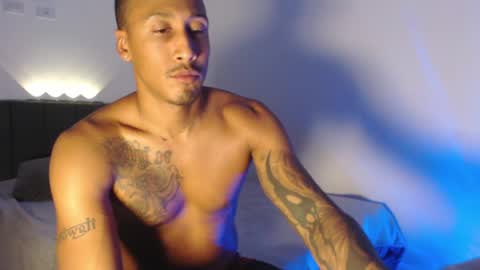 Snapshot of blackboy2874 chatting on April 10, 3:01 am DWAYNE BELL online show from April 10, 3:01 am