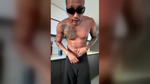 Snapshot of blackboy2874 chatting on May 3, 11:00 pm DWAYNE BELL online show from May 3, 11:00 pm