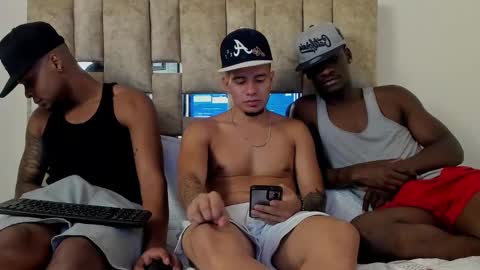 Snapshot of blackdreams1__ chatting on December 10, 2:05 am Black Dreams online show from December 10, 2:05 am