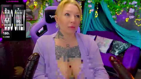 Snapshot of blackedbarbie chatting on July 25, 7:00 pm Alice online show from July 25, 7:00 pm