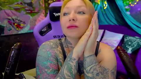 Snapshot of blackedbarbie chatting on July 29, 7:12 pm Alice online show from July 29, 7:12 pm