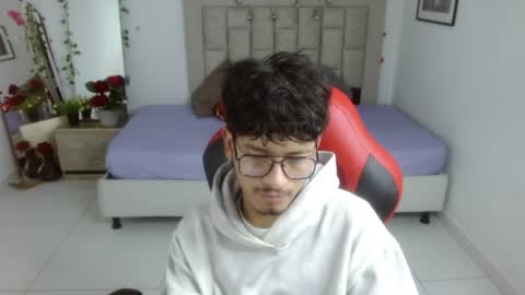 Snapshot of blackfox_desire chatting on June 15, 7:38 pm mateo online show from June 15, 7:38 pm