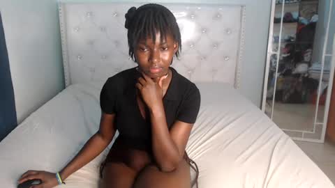 Snapshot of blackmelaninqueen chatting on July 13, 11:46 am Cleo online show from July 13, 11:46 am