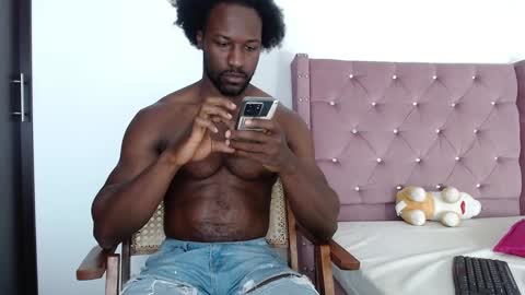 Snapshot of blacknikes chatting on January 28, 12:43 pm Twtter 1MikeBeckford            Onlyfns beckfordmike online show from January 28, 12:43 pm