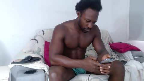 Snapshot of blacknikes chatting on February 8, 12:30 pm Twtter 1MikeBeckford Onlyfns beckfordmike online show from February 8, 12:30 pm