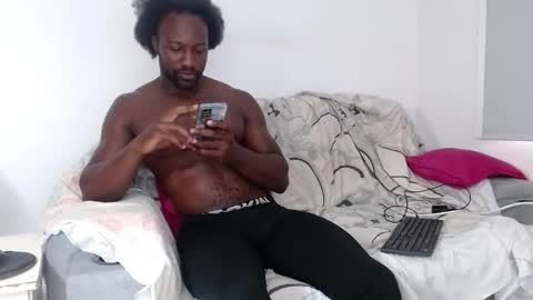 Snapshot of blacknikes chatting on February 9, 12:42 pm Twtter 1MikeBeckford Onlyfns beckfordmike online show from February 9, 12:42 pm