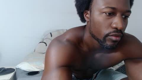 Snapshot of blacknikes chatting on February 10, 6:56 pm Twtter 1MikeBeckford Onlyfns beckfordmike online show from February 10, 6:56 pm