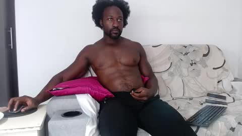 Snapshot of blacknikes chatting on February 24, 2:59 pm Twtter 1MikeBeckford Onlyfns beckfordmike online show from February 24, 2:59 pm