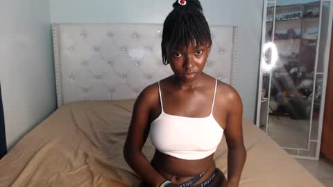 Snapshot of blackqueenofparis chatting on July 6, 11:29 am Paris online show from July 6, 11:29 am
