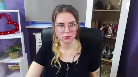 Z O E Y online show from December 23, 10:21 am