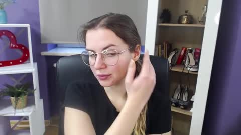 Z O E Y online show from December 30, 9:16 am