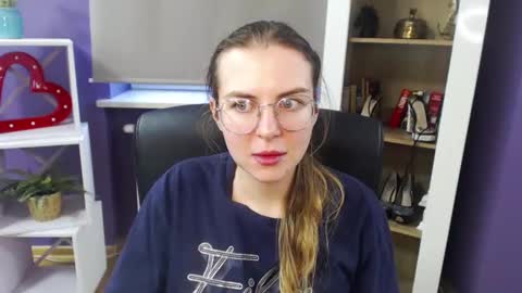 Z O E Y online show from January 3, 9:15 am