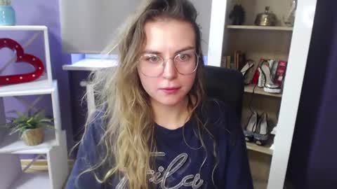 Z O E Y online show from January 6, 10:57 am