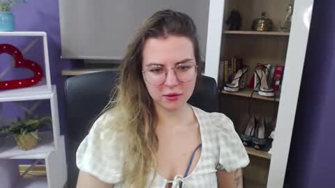 Z O E Y online show from January 7, 5:22 am