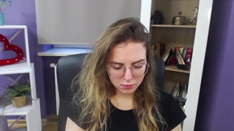 Z O E Y online show from January 16, 8:43 am