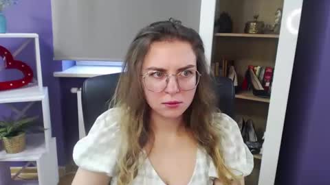 Z O E Y online show from January 22, 9:13 am