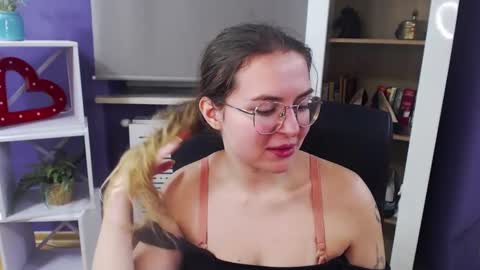 Z O E Y online show from January 28, 5:43 am