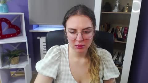 Z O E Y online show from January 30, 8:54 am