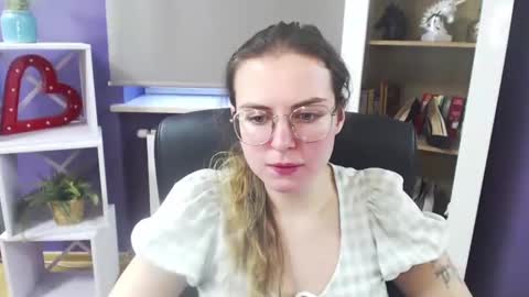 Z O E Y online show from February 6, 8:39 am