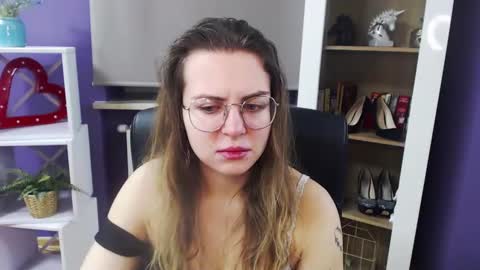 Z O E Y online show from February 13, 5:16 am