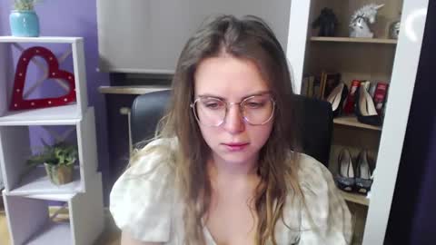 Z O E Y online show from February 18, 5:31 am