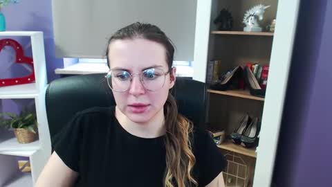 Z O E Y online show from March 4, 9:07 am