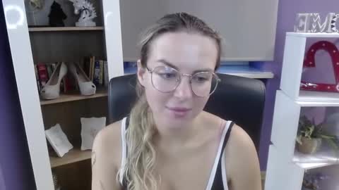 Z O E Y online show from September 10, 4:23 am