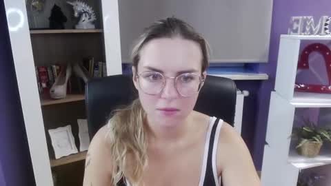 Z O E Y online show from September 12, 4:23 am