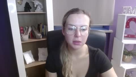 Z O E Y online show from September 15, 4:23 am