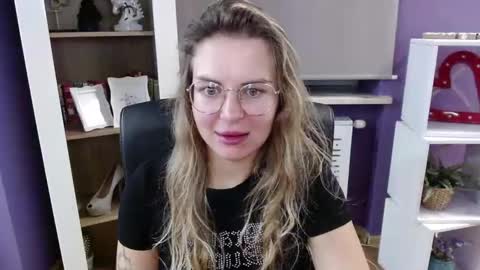 Z O E Y online show from October 6, 4:32 am