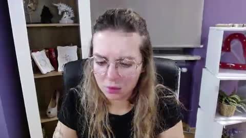 Z O E Y online show from October 7, 4:31 am