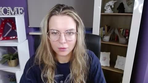 Z O E Y online show from October 30, 5:42 am