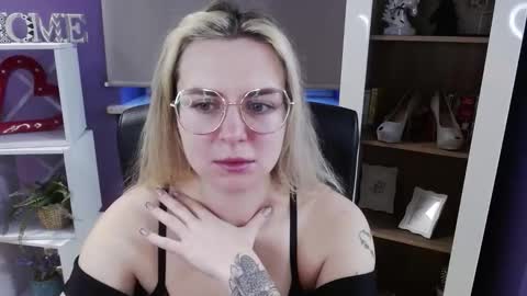 Z O E Y online show from March 9, 5:44 am