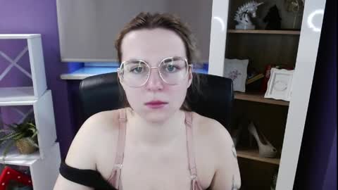 Z O E Y online show from April 9, 4:45 am